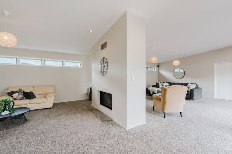 Photo of property in 92 Saint James Drive, Huntington, Hamilton, 3210