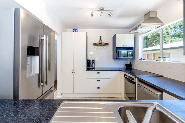 Photo of property in 63 Matai Road, Raumati South, Paraparaumu, 5032