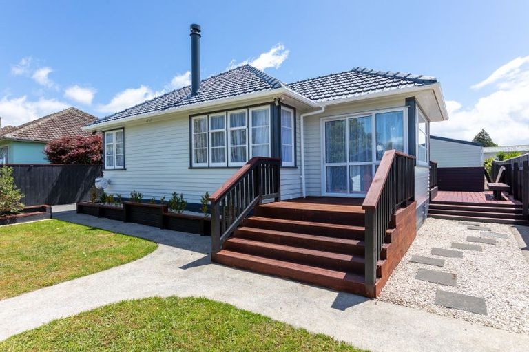 Photo of property in 61 Burgoyne Street, Woodville, 4920