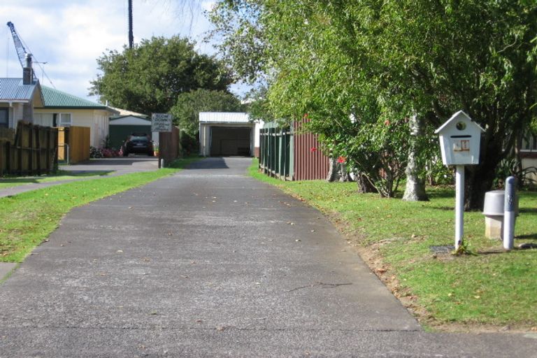 Photo of property in 41 Graham Avenue, Te Atatu Peninsula, Auckland, 0610