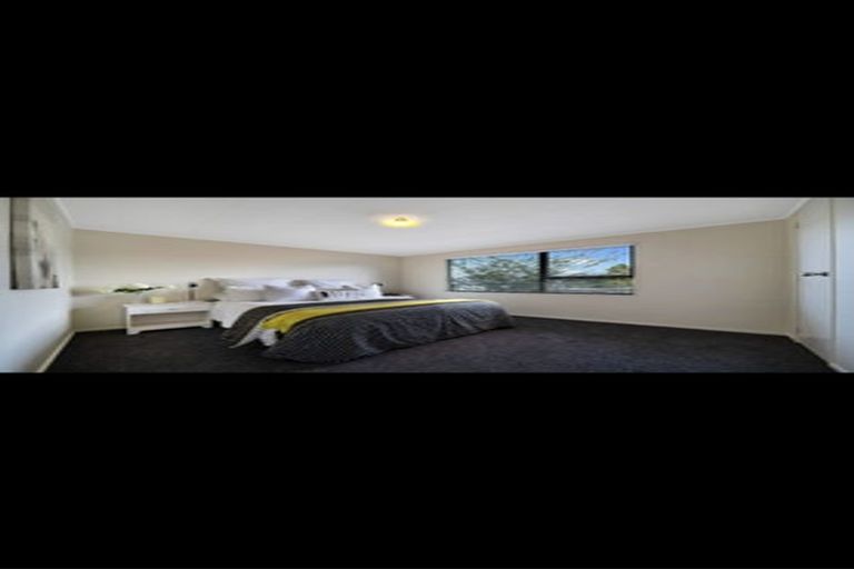 Photo of property in 1/14 Moxham Grove, Massey, Auckland, 0614