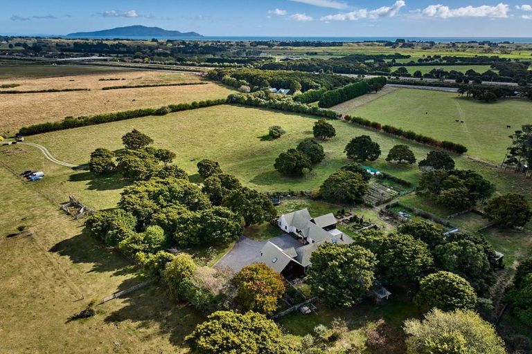 Photo of property in 117 Arcus Road, Te Horo, Otaki, 5582