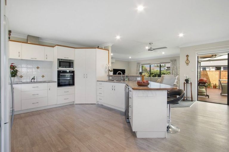 Photo of property in 2 Bransley Grove, Katikati, 3129