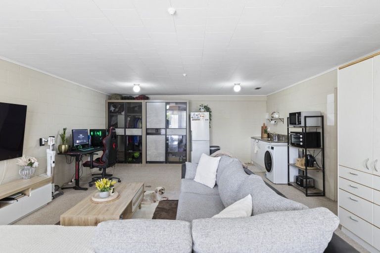 Photo of property in 8 Hamlet Place, Pukekohe, 2120