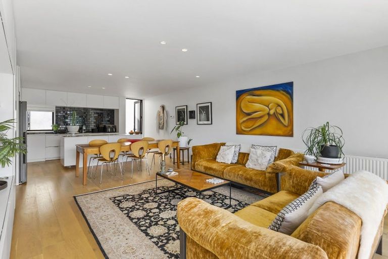 Photo of property in 81 Melbourne Road, Island Bay, Wellington, 6023