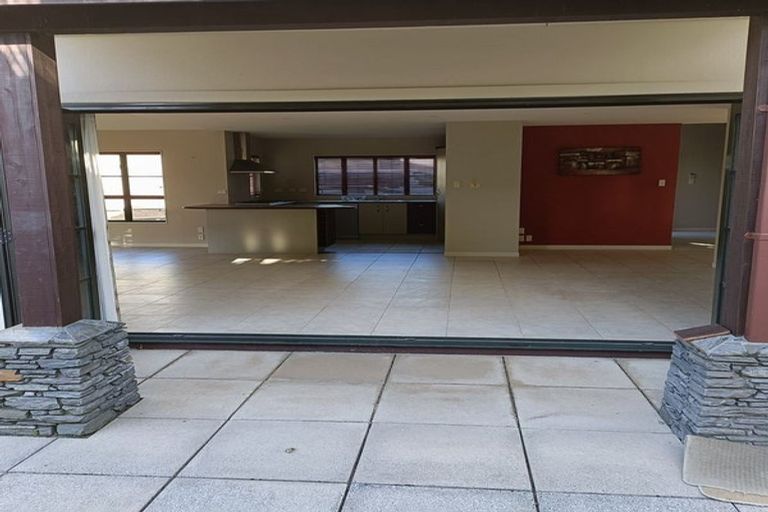 Photo of property in 2 Oakway Drive, Schnapper Rock, Auckland, 0632