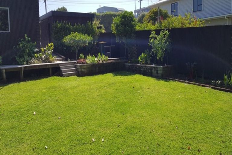 Photo of property in 2 Wairau Road, Oakura, 4314