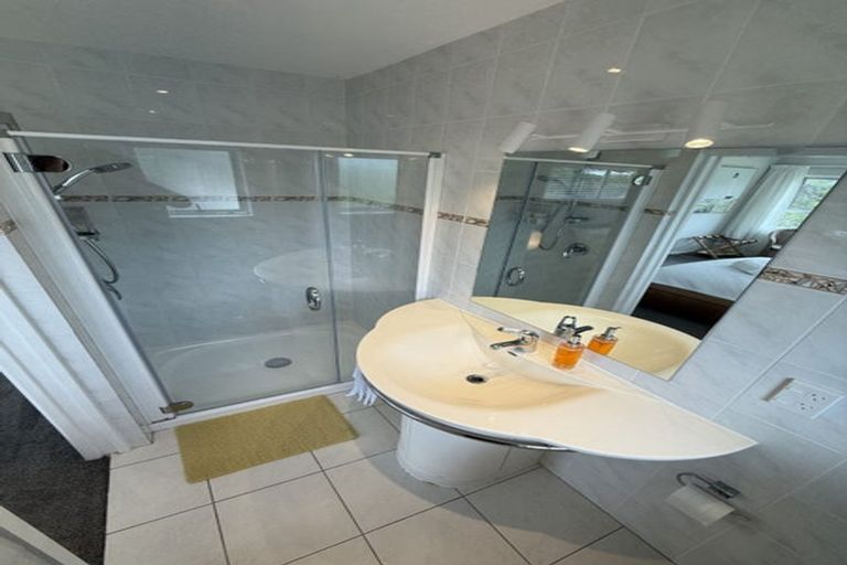 Photo of property in 13 Ellangowan Road, Waiake, Auckland, 0630