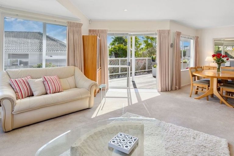 Photo of property in 5 Rimu Rise, Albany, Auckland, 0632