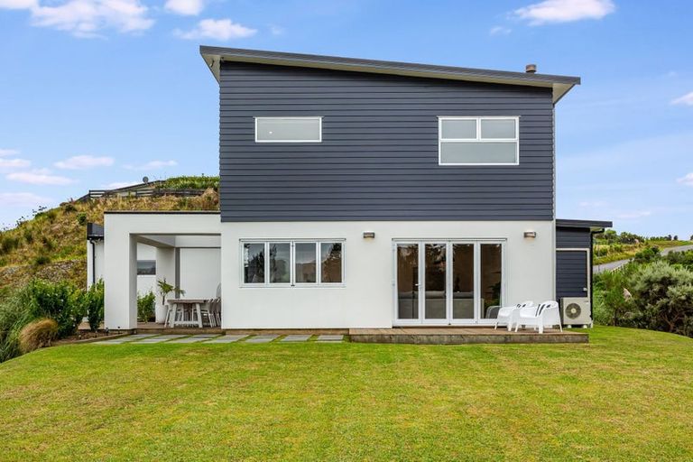 Photo of property in 32 Pacific View, Whitby, Porirua, 5024