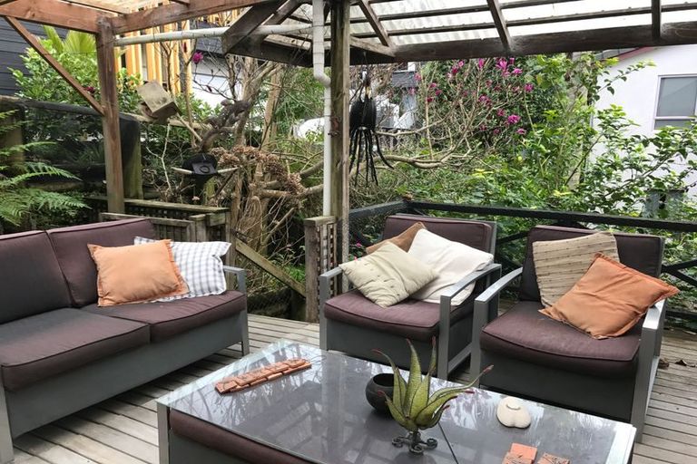 Photo of property in 18a Castor Bay Road, Castor Bay, Auckland, 0620