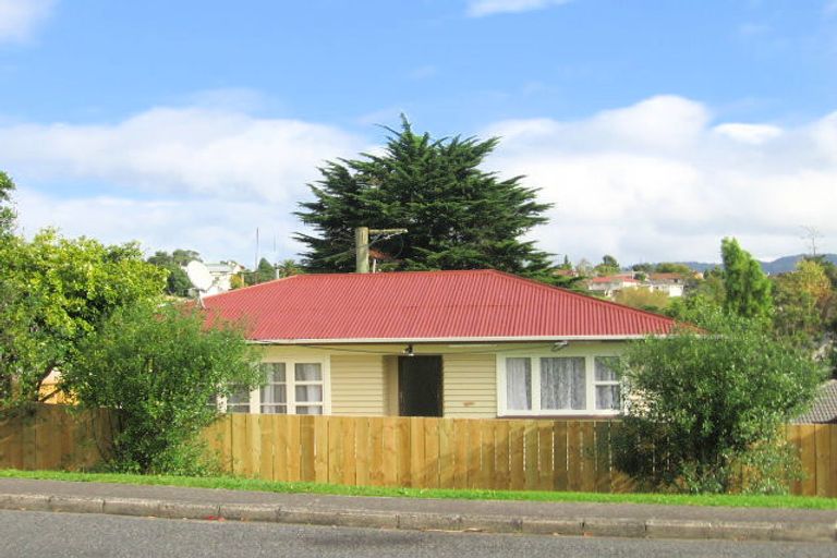 Photo of property in 69 Awaroa Road, Sunnyvale, Auckland, 0612