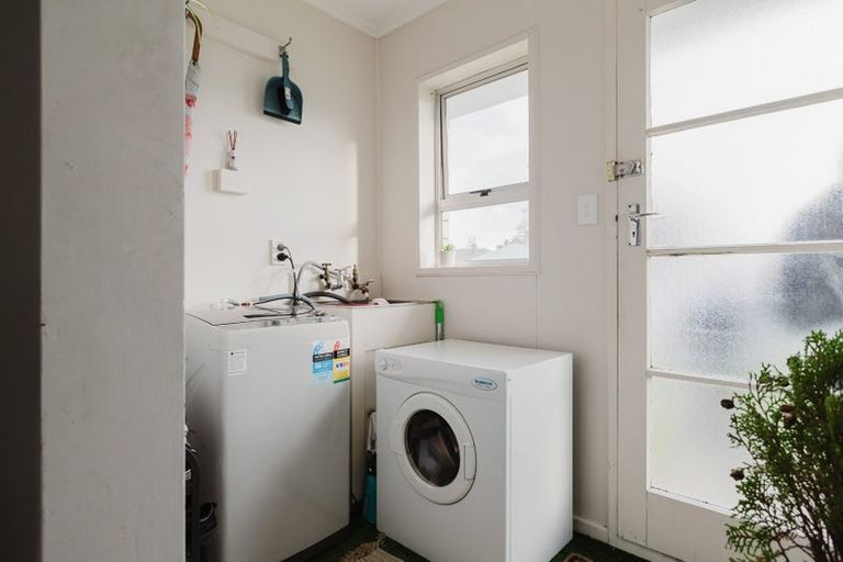 Photo of property in 3 Seddon Street, Takaro, Palmerston North, 4412