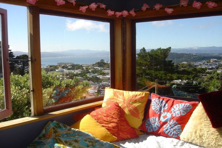 Photo of property in 73 Todman Street, Brooklyn, Wellington, 6021