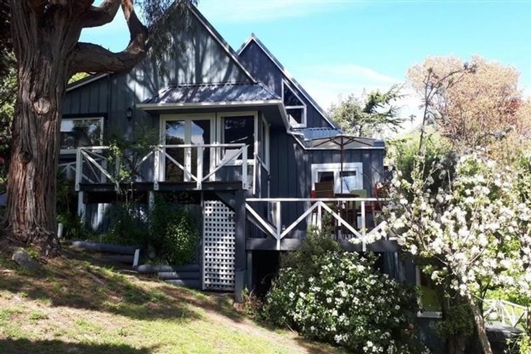 Photo of property in 18 Evans Pass Road, Sumner, Christchurch, 8081