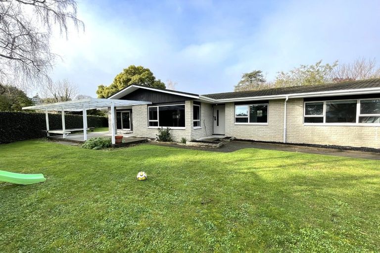 Photo of property in 23 Kaweka Place, Havelock North, 4130