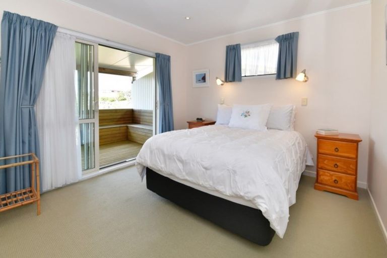 Photo of property in 19 Moffat Road, Red Beach, 0932