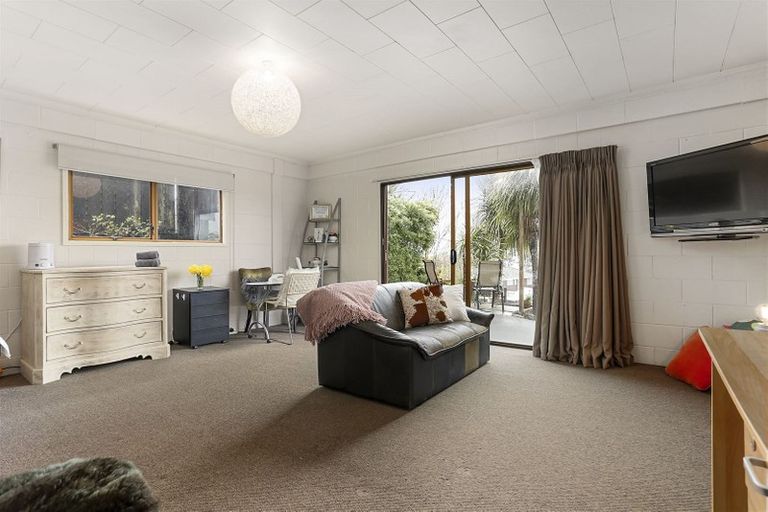 Photo of property in 25 Cyclarama Crescent, Massey, Auckland, 0614