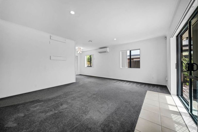 Photo of property in 69a Awaroa Road, Sunnyvale, Auckland, 0612