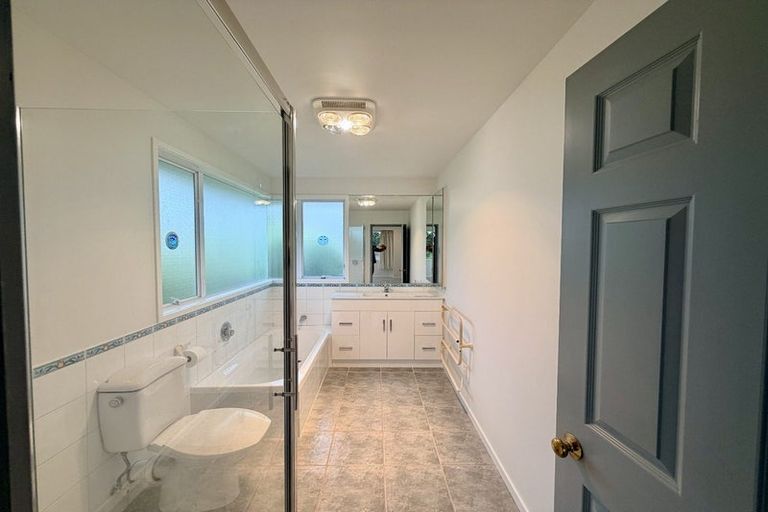 Photo of property in 2/30 Princes Street, Northcote Point, Auckland, 0627