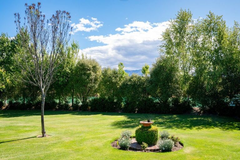 Photo of property in 9 Hikuwai Drive, Albert Town, Wanaka, 9305