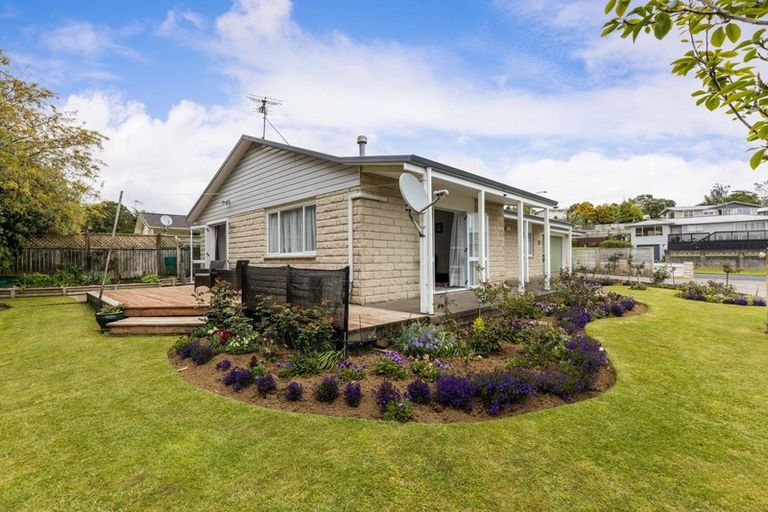 Photo of property in 68 Riversdale Drive, Merrilands, New Plymouth, 4312