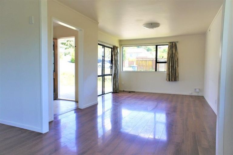 Photo of property in 26 Lambrown Drive, Totara Vale, Auckland, 0629
