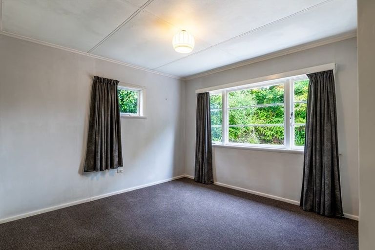 Photo of property in 15 Fairmount Road, Titirangi, Auckland, 0604
