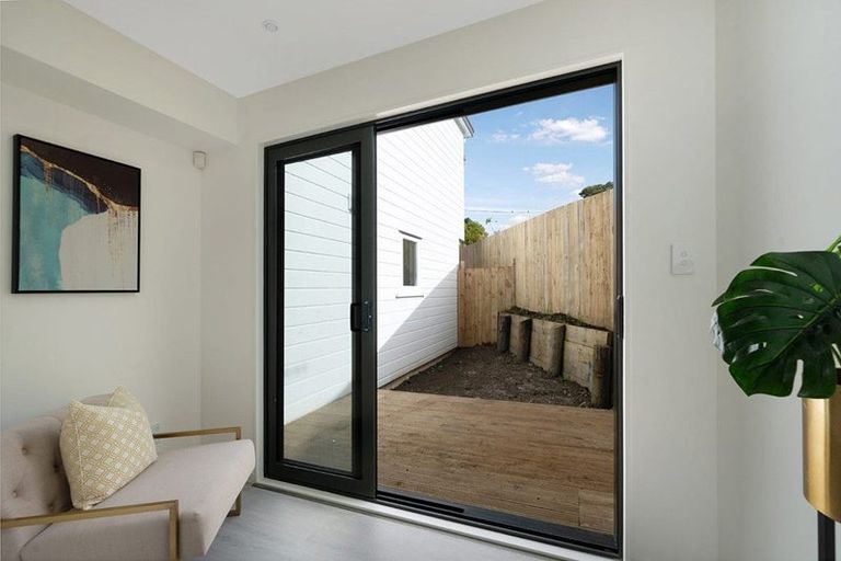 Photo of property in 1/13 Sarona Avenue, Glen Eden, Auckland, 0602