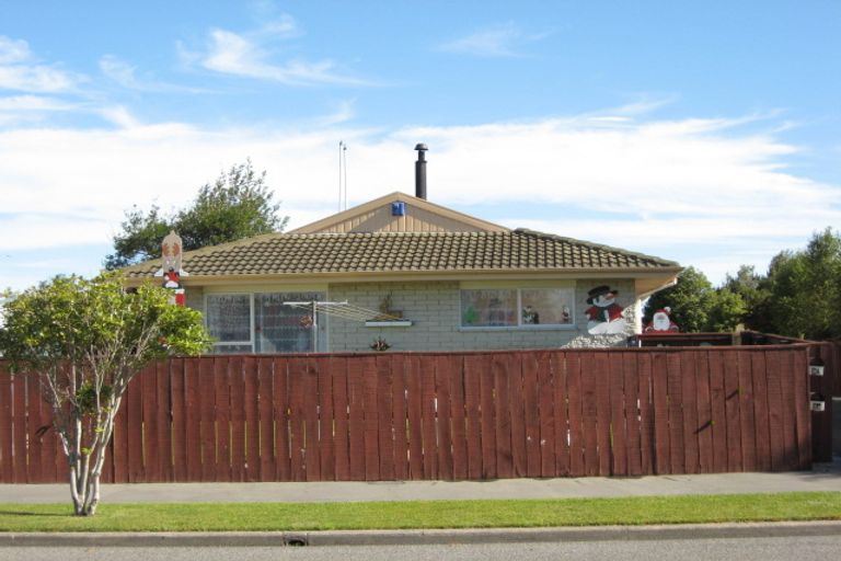 Photo of property in 2/9 Chadlington Street, Parklands, Christchurch, 8083