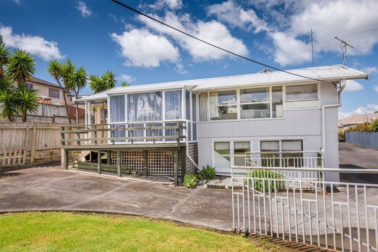 Photo of property in 20 Bay Street, Red Beach, 0932