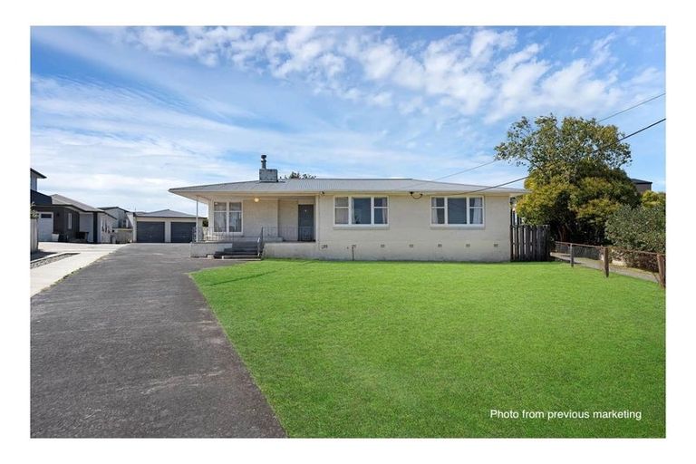 Photo of property in 6 Glenvil Lane, Te Atatu Peninsula, Auckland, 0610