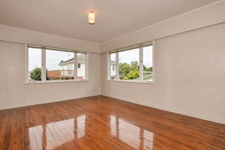 Photo of property in 25 Graham Avenue, Te Atatu Peninsula, Auckland, 0610