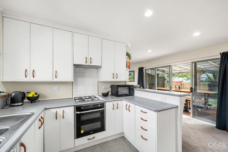 Photo of property in 4 Speargrass Grove, Timberlea, Upper Hutt, 5018