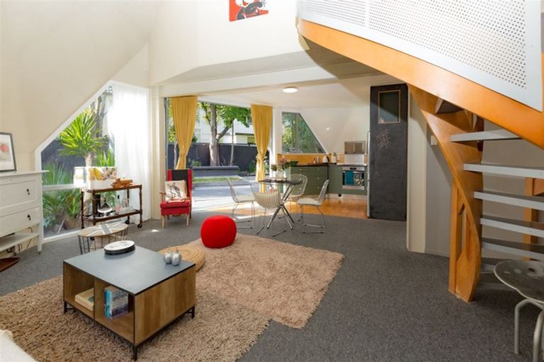 Photo of property in 2/280 Memorial Avenue, Burnside, Christchurch, 8053