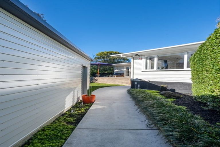 Photo of property in 2/12 Pandora Place, Pakuranga, Auckland, 2010