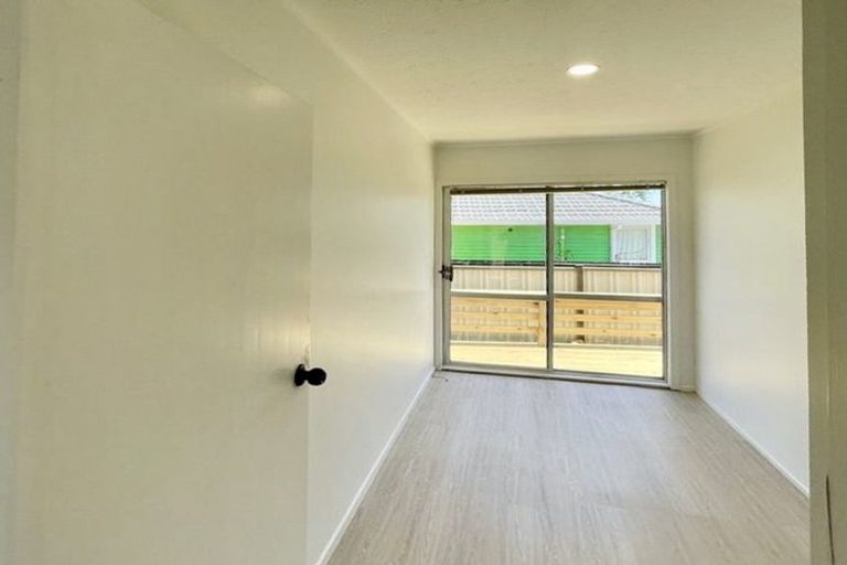 Photo of property in 104 Edmonton Road, Henderson, Auckland, 0612
