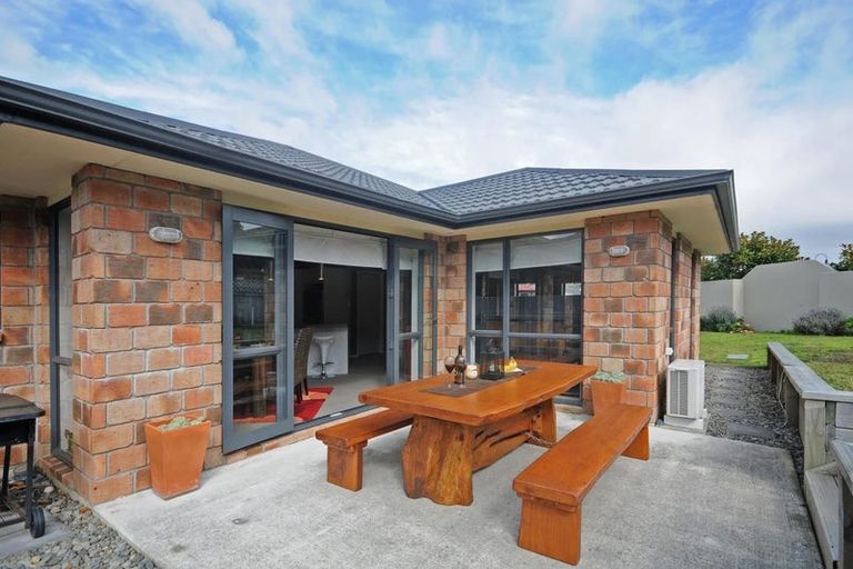 Photo of property in 1 Routeburn Avenue, Aotea, Porirua, 5024