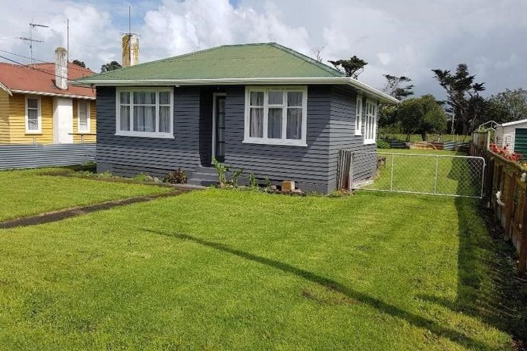 Photo of property in 6 Hadfield Street, Beach Haven, Auckland, 0626