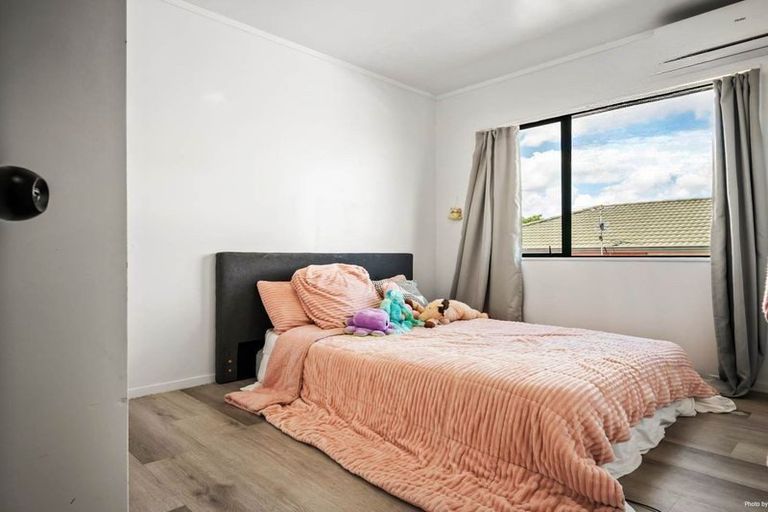 Photo of property in 28 Wai Iti Place, Clendon Park, Auckland, 2103