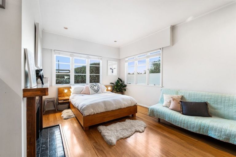 Photo of property in 17 Vincent Road, Northcote Point, Auckland, 0627