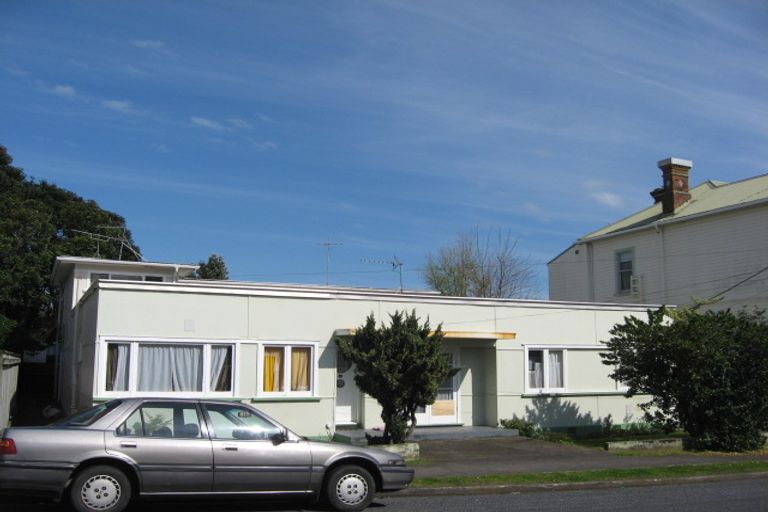 Photo of property in 14 Weymouth Street, New Plymouth, 4310