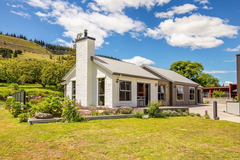 Photo of property in 15 Holloway Street, Clyde, 9330