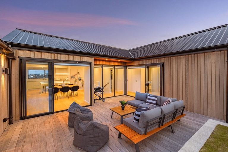 Photo of property in 60 Major Hornbrook Road, Mount Pleasant, Christchurch, 8081