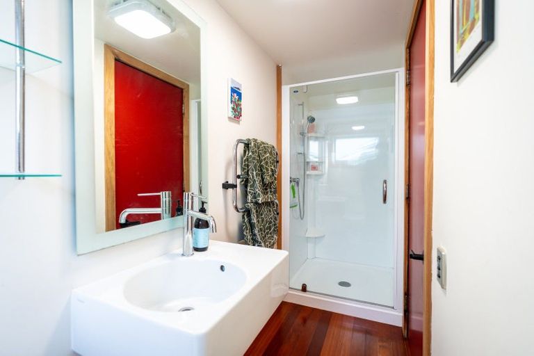 Photo of property in 77 Palliser Road, Roseneath, Wellington, 6011