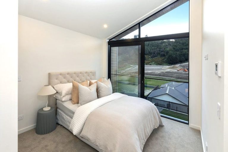 Photo of property in 8 Flowers Lane, Cracroft, Christchurch, 8022