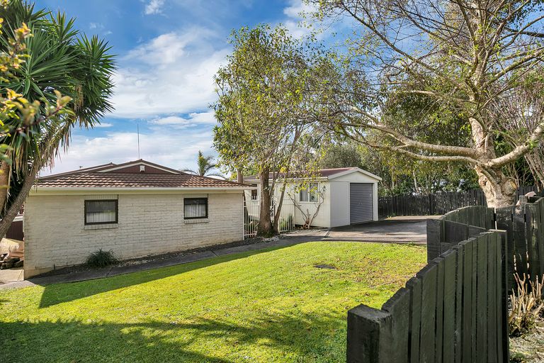 Photo of property in 1069 Scenic Drive North, Swanson, Auckland, 0816