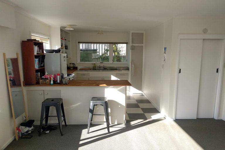 Photo of property in 21 Highbury Crescent, Highbury, Wellington, 6012