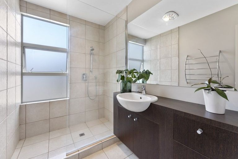 Photo of property in 19 Springdale Grove, Fitzherbert, Palmerston North, 4410