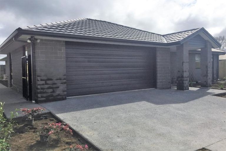 Photo of property in 35 Hanlow Place, Pyes Pa, Tauranga, 3112